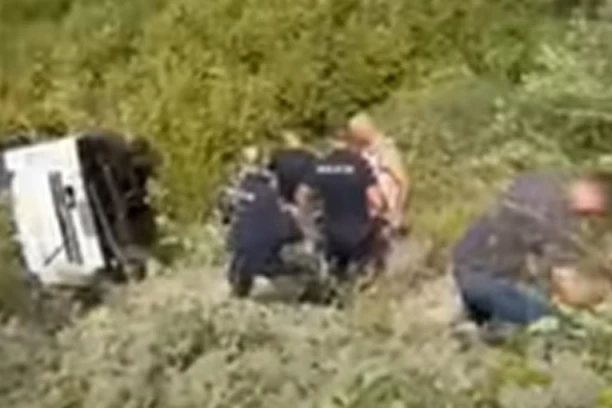 POGINUO MUŠKARAC IZ ENGLESKE! Novi detalji iz autobusa ''SMRTI'', identitet stradale žene NEIDENTIFIKOVAN!