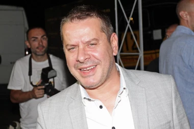 OGLASIO SE VLADO GEORGIEV POSLE FIJASKA NA KONCERTU! Publici poručio samo jedno! Otkrio kako se oseća posle teturanja na bini! (FOTO)