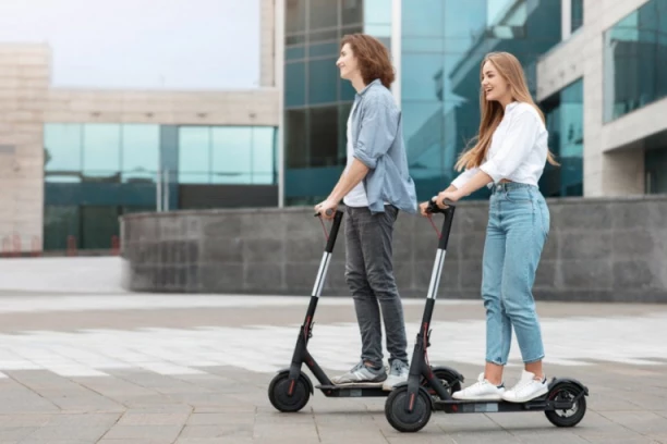 VAŽNO ZA SVE VOZAČE ELEKTRIČNIH TROTINETA! Rok je 15. jun, a EVO šta sve treba nabaviti od dokumentacije za registraciju!