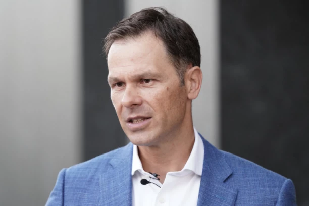 BILI STE NA VLASTI - VIDELI SMO ŠTA UMETE: Siniša Mali poručio Nikeziću: Imam mučninu od ljudi koji su Srbiju doveli do ivice bankrota