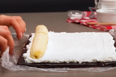 CARINICI ZANEMELI OD PRIZORA: U bananama pronađeno 100 kilograma KOKAINA! Evo kako je droga bila spakovana u voću