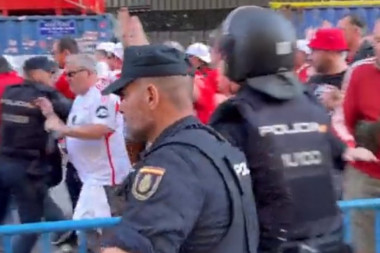 NEMAČKA STOKA: Navijači Uniona započeli sukob sa policijom, a za sve su SAMI KRIVI (VIDEO)