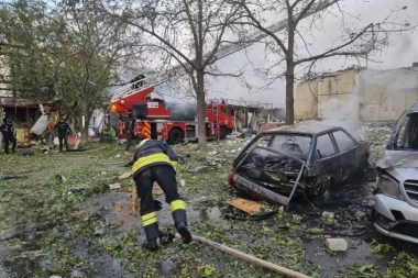 NA MEĐUNARODNI DAN MIRA, RUSIJA ZASULA UKRAJINU KRSTAREĆIM RAKETAMA: Razaranje, mrtvi i povređeni u više regiona! PAKLENO JUTRO!