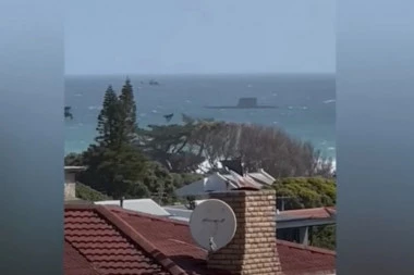 OGROMAN TALAS ODNEO MORNARE SA PODMORNICE: Mornarička vežba se pretvorila u TRAGEDIJU, troje stradalo U OLUJNOM MORU, petoro završilo u bolnici (VIDEO)