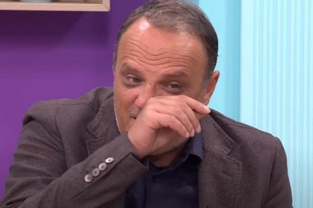 Slaviša Ćurović plače