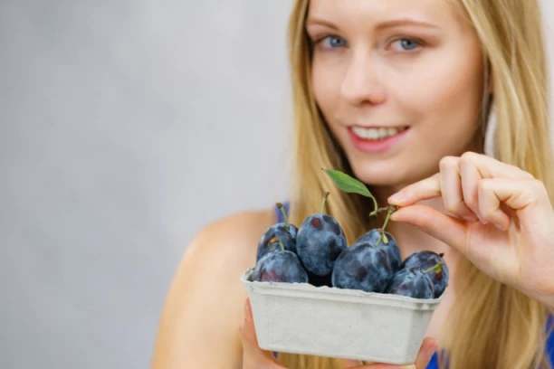 ŠEST RAZLOGA ZBOG KOJIH BI TREBALO DA JEDETE ŠLJIVE: Prijatelji srca, kostiju i creva