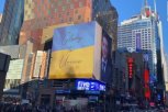 "SLAVA URINU"! Zelenski na skandalozan način dočekan u Njujorku! Ceo svet se smeje postavljenom bilbordu! (VIDEO/FOTO)