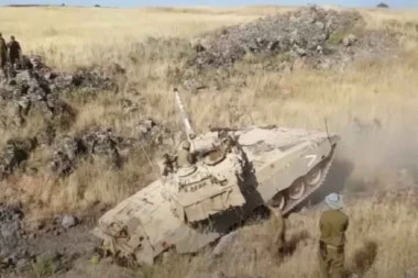 SVI SU MISLILI DA JE IZRAELSKI OKLOPNI DŽIN NEPOBEDIV Zastrašujuća Merkava ipak ima SLABU TAČKU: Evo kako su Hamasovci uništavali čuvene tenkove! BRUKA ZA IZRAEL(VIDEO)