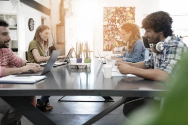 RAZBIJANJE POSLOVNIH OKOVA: Sloboda kroz Coworking!