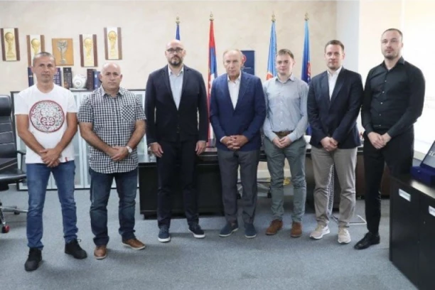 POSETA U FSS! Srbi iz Vukovara kod predsednika Dragana Džajića!