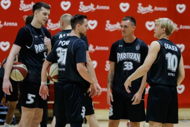 PARTIZAN U VELIKOM PROBLEMU! Crno-beli OTPUTOVALI u Atinu bez POVREĐENOG igrača!