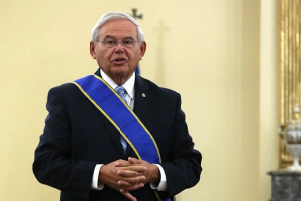 OPTUŽEN SENATOR MENENDEZ ZA KORUPCIJU! Nije mu prvi put da je upleten u radnje PODMIĆIVANJA!