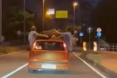 ŠTA TO BEŠE MOZAK? Momak iz Hrvatske LEŽAO NA KROVU automobila u pokretu, dok su dvojica sedela na prozorima!