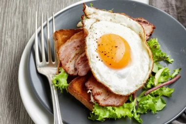 OVE NAMIRNICE SE NIPOŠTO NE JEDU SA JAJIMA: Užasno loše po vas - izazivaju DIJAREJU i sprečavaju apsorpciju proteina u telu