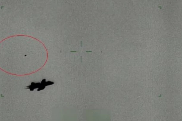 SENZACIJA! NIKAD RANIJE OBJAVLJENI SNIMCI ŠOKIRALI SVET: Američka vladina agencija objavila snimak 10 susreta sa NLO LETELICAMA! Novi dokazi uzdrmali nauku! (VIDEO)