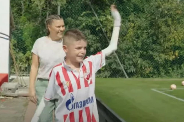 VELIKO SRCE ZVEZDINIH FUDBALERA: Ugostili Ogija na treningu! Evo KAKO možemo da POMOGNEMO za NJEGOVO BOLJE SUTRA!