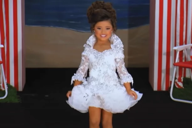 MALA MISICA SE UBILA: Učestovala je u RIJALITIJU, postala poznata pre šestog rođendana, a svi su čuli za nju ZBOG OVOGA (FOTO GALERIJA)