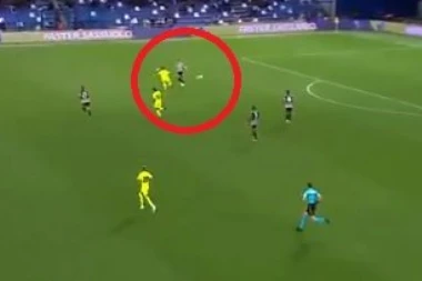 ČOVEČE, ŠTA TO URADI? Defanzivac Juventusa postigao jedan od najbizarnijih autogolova u istoriji fudbala (VIDEO)
