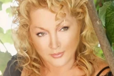 BOŽEN JE BILA NAJBOGATIJA ŽENA U SRBIJI - NJEN ŽIVOT JE I DANAS MISTERIJA: Volela je poznatog PEVAČA koji je prevario za NOVAC, nakon smrti niko ne zna gde je otišlo njeno bogatstvo!