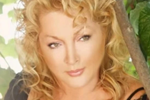 BOŽEN JE BILA NAJBOGATIJA ŽENA U SRBIJI - NJEN ŽIVOT JE I DANAS MISTERIJA: Volela je poznatog PEVAČA koji je prevario za NOVAC, nakon smrti niko ne zna gde je otišlo njeno bogatstvo!