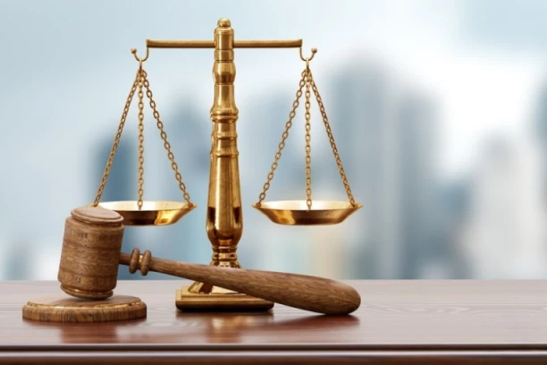 SLOBODANU POČELO SUĐENJE U VIŠEM SUDU U ČAČKU: Pucao u kolegu zbog 2000 dinara, posle pucnjave tražio pljeskavicu