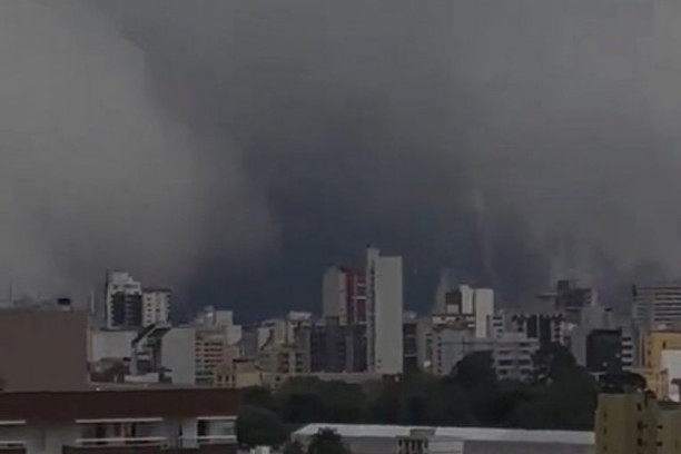 DAN SE PRETVORIO U NOĆ: Zastrašujući snimak, džinovski oblak GUTA brazilski grad, TAMA kao da je SUDNJI DAN! (VIDEO)