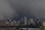 DAN SE PRETVORIO U NOĆ: Zastrašujući snimak, džinovski oblak GUTA brazilski grad, TAMA kao da je SUDNJI DAN! (VIDEO)