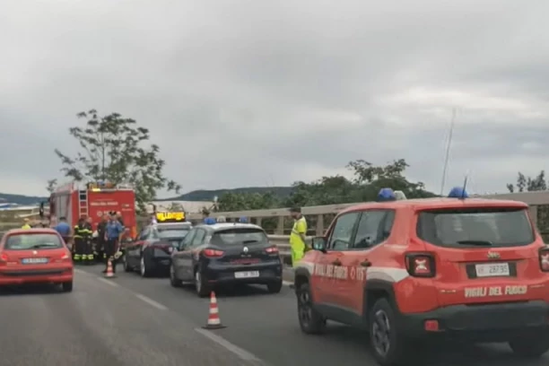 JEZIVO MUČEN PRE SMRTI! Pronađeno unakaženo telo muškarca obešeno preko bankine na auto-putu! UBICA POSLAO JASNU PORUKU! (VIDEO)