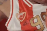CRVENO-BELI ZAGOLICALI MAŠTU NAVIJAČIMA: Stigao NOVI DRES, podseća na opremu bratskog Olimpijakosa!
