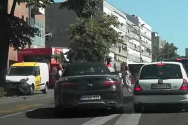 SEKI ALEKSIĆ PRETI ZATVOR, KRŠI ZAKON, NE MAREĆI ZA LJUDSKE ŽIVOTE: Pevačicva uhvaćena u bahatoj vožnji, svi su šokirani zbog OVOG detalja! (VIDEO)