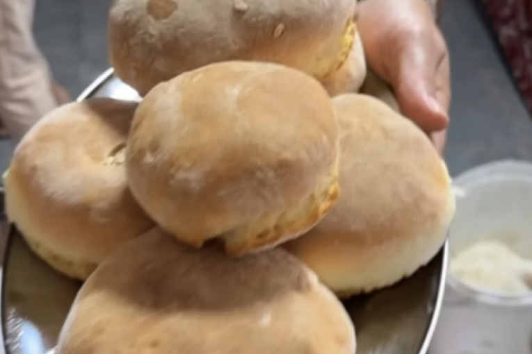 Indira Radić na selu