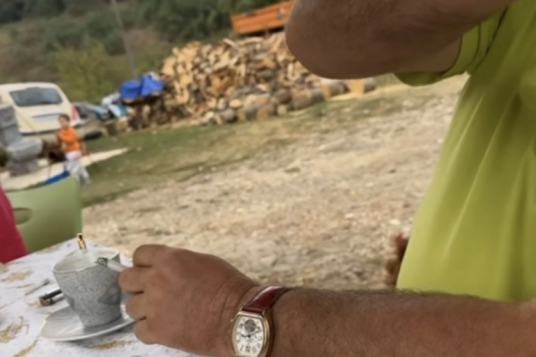 Indira Radić na selu