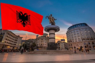 KOLIKO SE ALBANCI ZAPRAVO VREĐAJU KAD IM KAŽETE DA SU ŠIPTARI?! Nećete verovati koliko je reč "Shqiptar" važna za OVAJ NAROD! (FOTO)