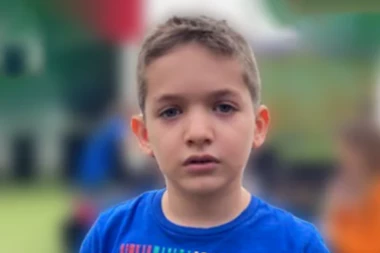 MALI MIHAJLO JE PREKO NOĆI OBOLEO OD NAJTEŽE BOLESTI! Simptomi zloćudnog tumora su se pojavili u kratkom roku - a sad vodi NAJTEŽU BITKU! VREME JE DA SE UJEDINIMO I POMOGNEMO MU