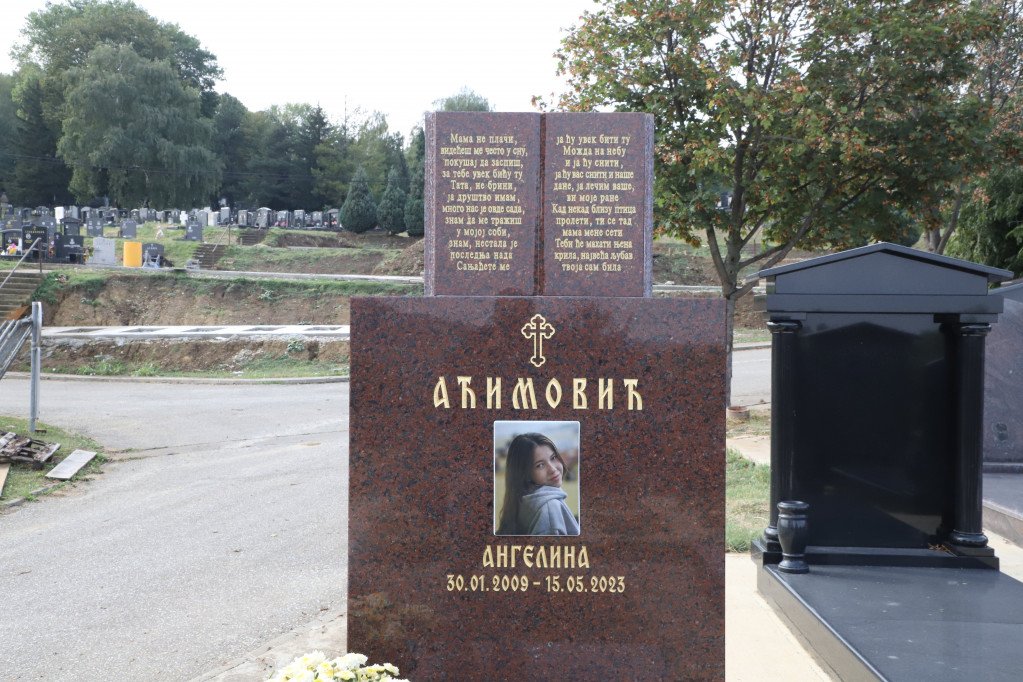 Angelina Aćimović spomenik