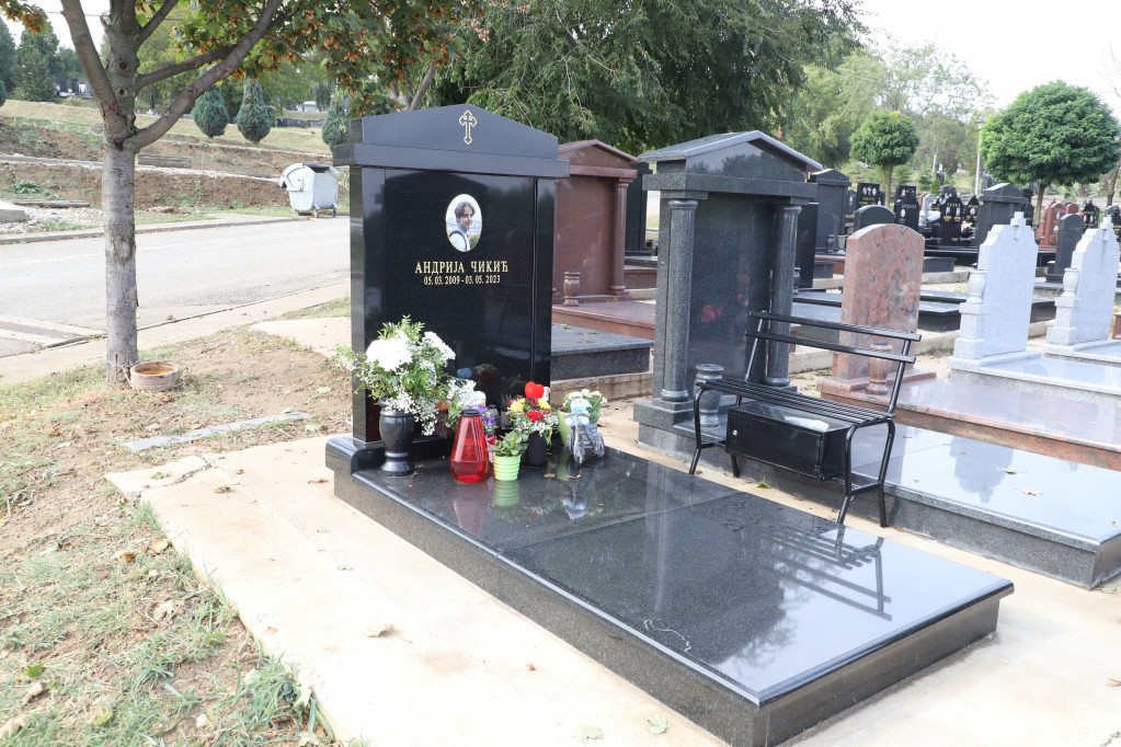 Grbno mesto i spomenik Andriji Čikiću