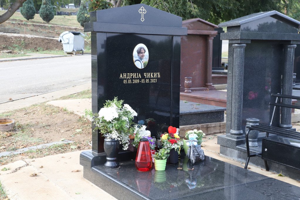 Grbno mesto i spomenik