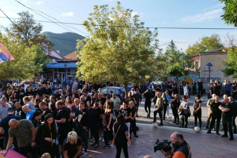 Okupljanje kod spomenika