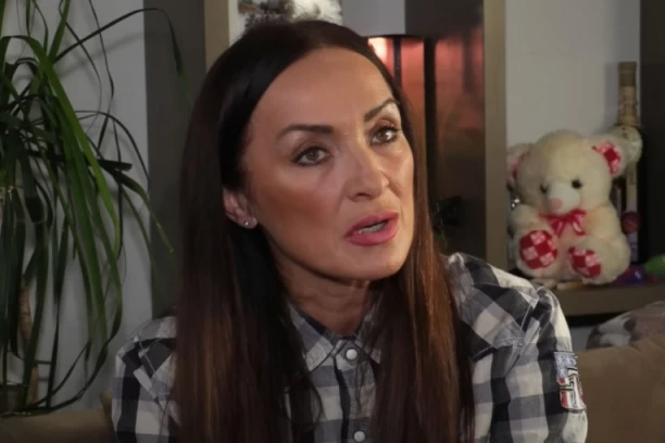 IMA 3 KUĆE, A PLAĆA KIRIJU OD 600 EVRA: Da li znate čime se danas bavi ikona devedesetih?! Slađa Delibašić pored vrtića, pokrenula NOVI BIZNIS!