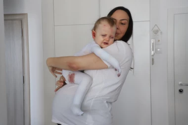 VIKTOR JE "DETE LEPTIR" I SVAKOG TRENUTKA TRPI STRAVIČNE BOLOVE! Ne okrećimo glavu, pomozimo!