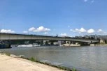 NASTAVLJA SE UKLANJANJE NELEGALNIH SPLAVOVA U BEOGRADU! Dva splava kod Brankovog mosta danas na redu!