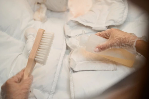 POMEŠAJTE SODU BIKARBONU SA OVIM SASTOJKOM: Domaćice tvrde da je to magična smesa koja skida MASNE fleke kao od šale!