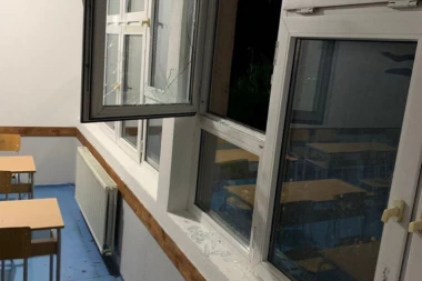 SRPSKI ĐACI NA METI KURTIJEVOG TERORA! Kamenovana škola u Lipljanu (FOTO)