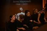 ĆERKE JAGOŠA MARKOVIĆA RONE SUZE: Potresne scene na komemoraciji slavnog reditelja, porodica nema od bola (FOTO)