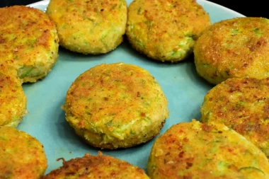 POSNE PLJESKAVICE OD TIKVICA: Napravite PREUKUSAN današnji ručak za manje od 500 DINARA!