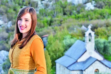 ANTISRBI I DRUGOSRBIJANCI PONOVO UDARILI NA SRPSKU VILU! Ne praštaju Danici Crnogorčević ujedinjavanje Srba, sramne optužbe: Ona je Albanka katoličke vere! (FOTO)