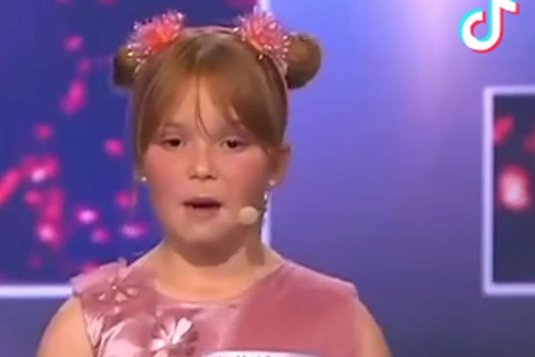 "NIJE TI OVO SRBIJA"! Devojčica (8) iz Slovenije na takmičenju otpevala srpsku pesmu, dočekali je salvom uvreda!