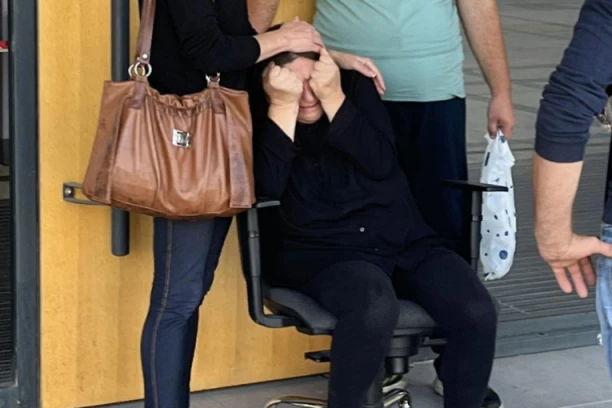 VRISAK "ZAGRMEO" PALATOM PRAVDE: Monstrume zasto si mi ubio dete - majci i baki pozlilo! Čeka se suđenje monstrumu iz Ripnja (FOTO)