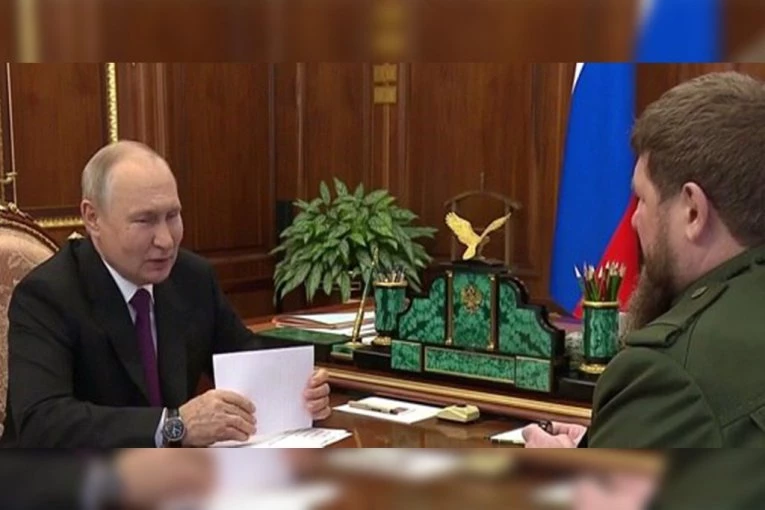 ŠOK! MOSKOVSKI LEKARI USPELI DA POSTIGNU NEMOGUĆE? Pričalo se da je u KOMI, da mu život visi o koncu, ali Kadirov se Kremlju sastao sa PUTINOM! Objavljen snimak susreta! (VIDEO)