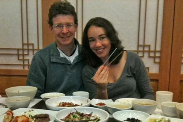 NIJE BILA SVESNA SA KAKVIM JE BOLESNIKOM ŽIVELA: Kad je saznala da joj je muž silovao pse, izbezumljena žena perverznog britanskog zoologa URADILA JE OVO